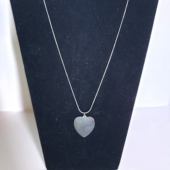 1.25’’ Vintage Sterling Silver Minimalist Heart Pendant with New 22" Chain - Picture 9 of 10